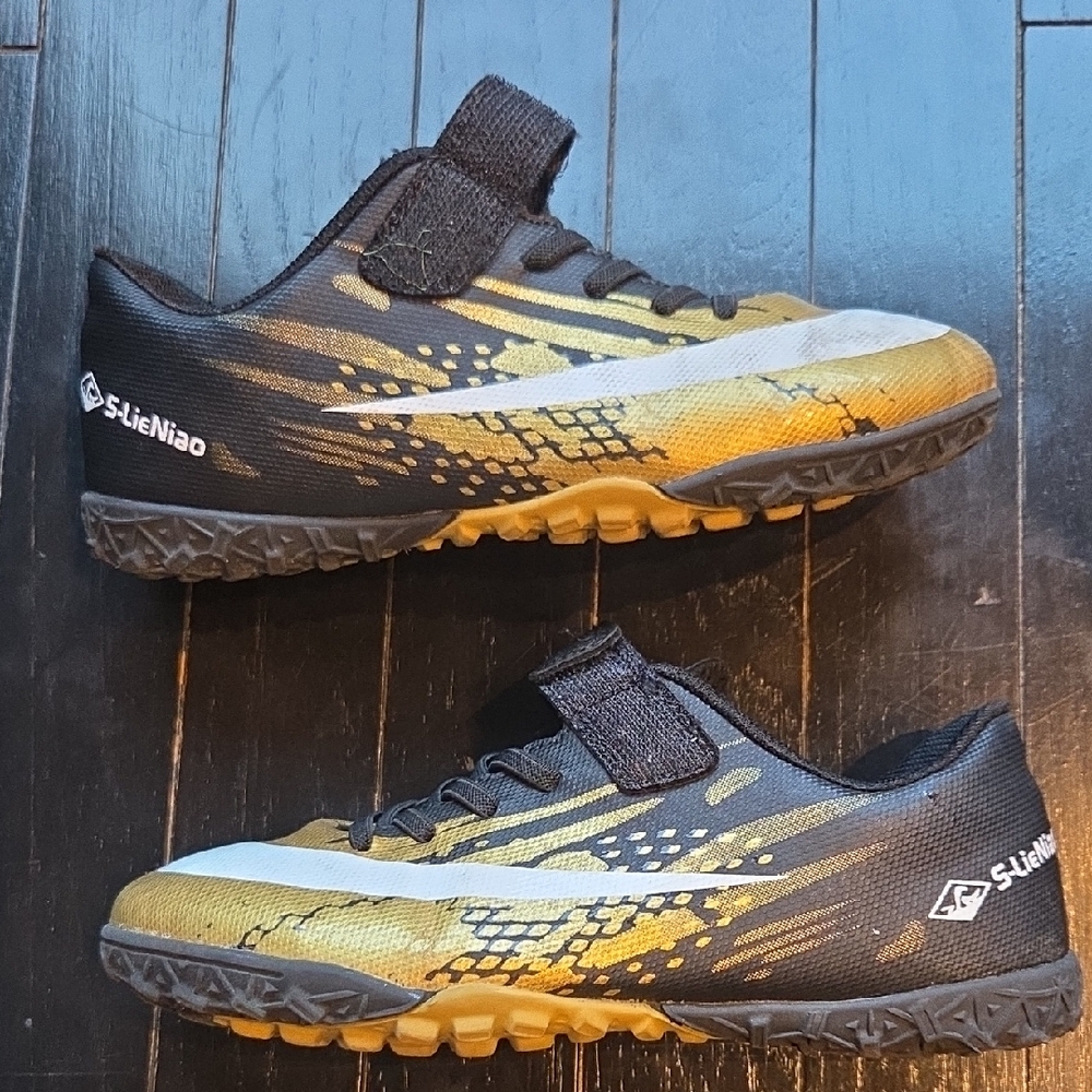 Kids Indoor Soccer or Futsal Shoes 3.5
